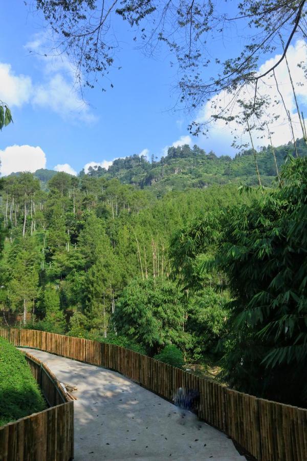 The Lodge Maribaya Cikareumbi Exterior foto